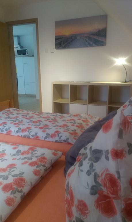 Sarah Klein Aber Fein Apartamento Wellesweiler Exterior foto